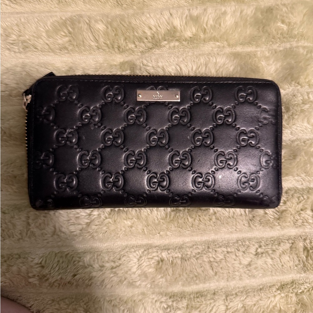 Gucci Black Embossed Leather Zippy Wallet